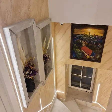 River Side Apartment *